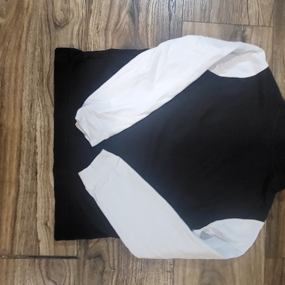 Nike Sportswear Youth hoodie.  Black and White.  Clean. Nike on Hood. XL - Picture 3 of 3